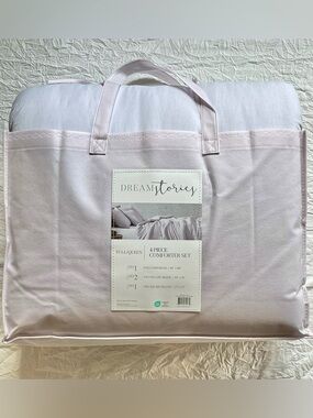 💕NWT Queen/Full - Lilac, Dream Stories 4-Piece Comforter Set